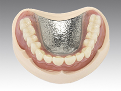 【自費診療の入れ歯】